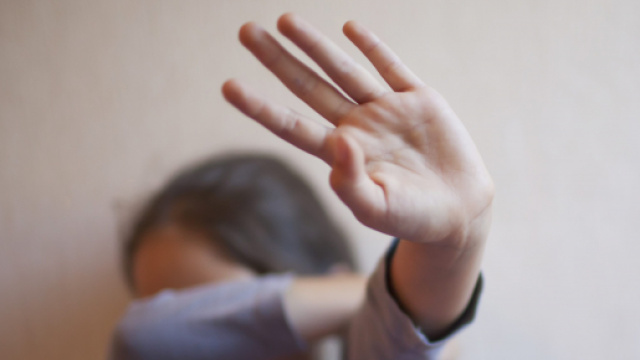 Abusava sessualmente della nipote di 5 anni, indagata 50enne di Terracina.