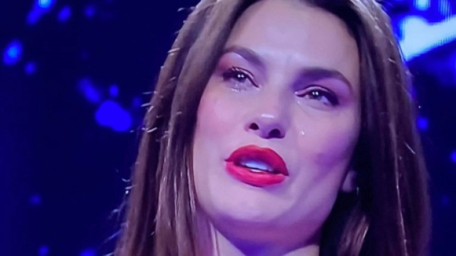 GFVip, Dayane ritorna in casa dopo la morte del fratello: 'Non posso tornare in Brasile'.