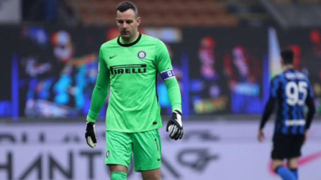 L'Inter si butta via contro la Juve a causa di alcune leggerezze difensive.