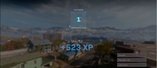 A 'Warzone' player just stumbled upon this bizarre glitch in the game. [&copy; Oorbanas/YouTube]