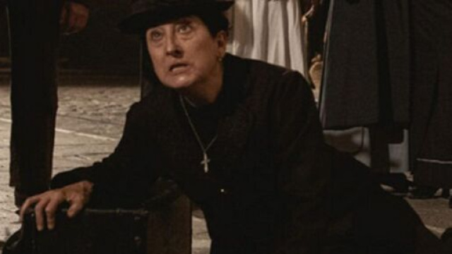 Una vita, trame Spagna: Ursula aggredita da tutti i cittadini a causa di Genoveva.