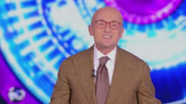 GF Vip, Alfonso Signorini contro Bettarini.