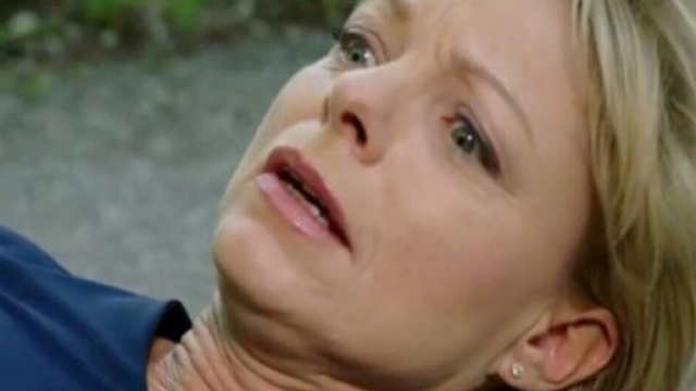 In foto Linda, scossa dal miracolo di Dirk.