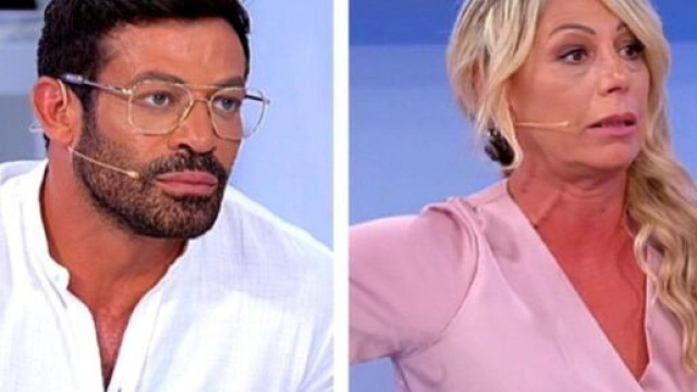 Uomini e Donne, Selvaggia Lucarelli contro il programma: 'Questa volta Maria io esco'.