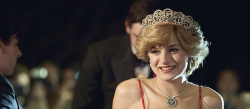 Emma Corrin concorre ao Globo de Ouro. (Arquivo Blasting News)