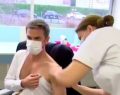 Olivier Véran s'est fait vacciner contre la Covid-19, les internautes se moquent (vidéo)