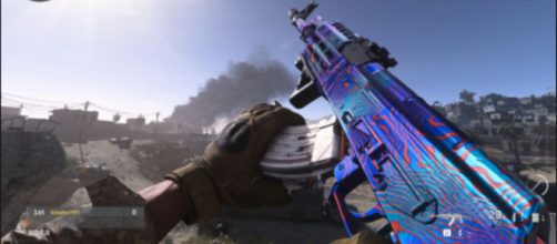 This 'Warzone' Damascus visual bug seems to happen on Platinum weapons. [&copy;Coombsie015/YouTube]