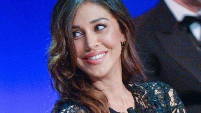 Belen Rodriguez conferma la gravidanza e punge gli ex: 'Finalmente amo un uomo gentile'.