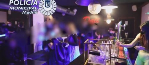 Fiesta ilegal en Madrid con un beb&eacute; de cinco meses llorando en su interior