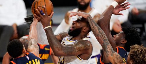 LeBron James liderou o elenco angelino e foi o cestinha do jogo marcando 19 pontos. (Arquivo Blasting News)