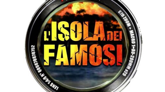 Isola dei Famosi, Akash Kumar minaccia il ritiro: 'Tutta la clip che faccio il modello'.