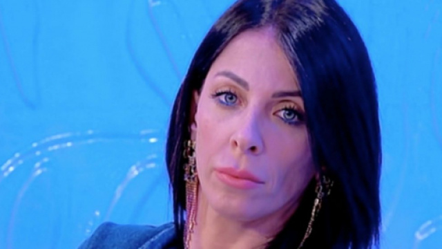 Uomini e Donne, Valentina Autiero pubblica un test di gravidanza: 'Una notizia super'.