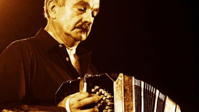 Astor Piazzolla &egrave; nato l'11 marzo del 1921 in Argentina da genitori italo-argentini. &Egrave; considerato un musicista innovatore.
