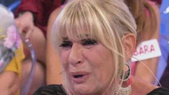 Uomini e Donne, registrazione 12 marzo: Gemma cade dalle scale e viene medicata