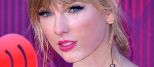 Taylor Swift has sparked numerous dating rumors over the years [Image source: Toglenn/Wikimedia Commons)