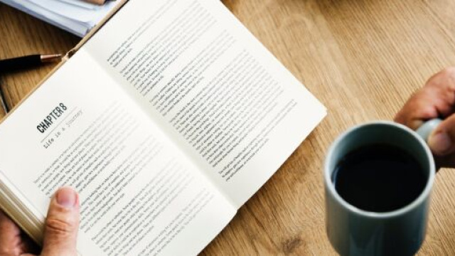 5 libri per pensare con la propria testa: da George Orwell a Marjane Satrapi.