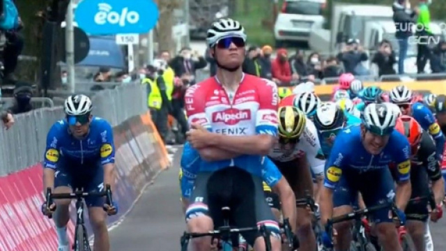 La vittoria di Mathieu Van der Poel a Gualdo Tadino.