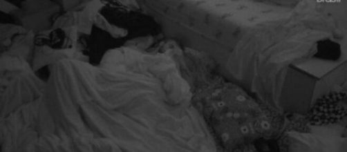 Carla Diaz e Arthur fizeram temperatura subir no "BBB21". (Arquivo Blasting News)