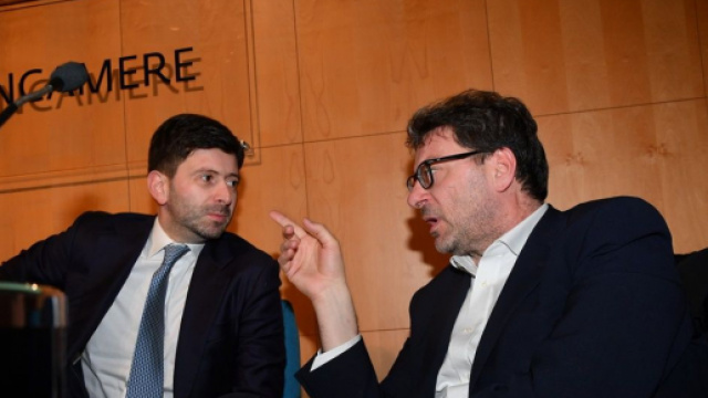Decreto Pasqua: la linea dura di Speranza avrebbe prevalso su quella morbida di Giorgetti.