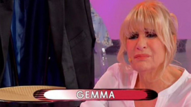 Uomini e Donne, anticipazioni 15-19 marzo: Gemma cade in studio, necessarie le medicazioni.