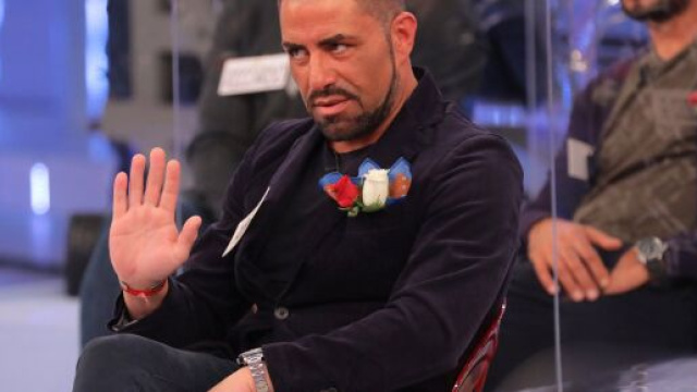 Uomini e donne, Roberto dopo l'addio: 'La donna della segnalazione &egrave; una bugiarda'.