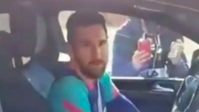 Vid&eacute;o: Lionel Messi s'embrouille avec des supporters du Bar&ccedil;a - Photo capture d'&eacute;cran vid&eacute;o
