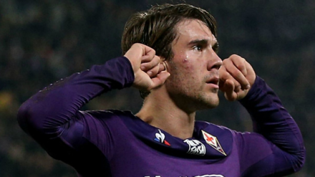 Vlahovic segna una tripletta nell' 1-4 della Fiorentina a Benevento.