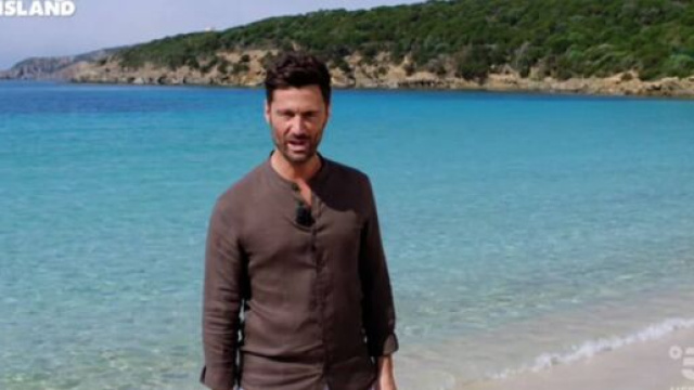 Filippo Bisciglia contro Delle Piane sui social: 'Anche le tue lacrime erano un copione?'.