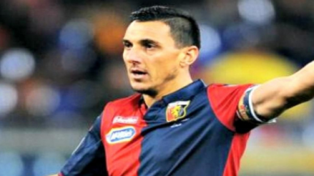 Nicolas Burdisso, qui con la maglia del Genoa.