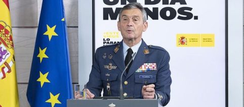 Robles envía a Washington al antiguo JEMAD tras el cese por la polémica de su vacunación