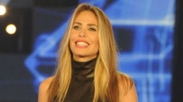 L&rsquo;Isola dei famosi, le gaffe di Ilary Blasi gi&agrave; dal primo minuto: 'Vado?'