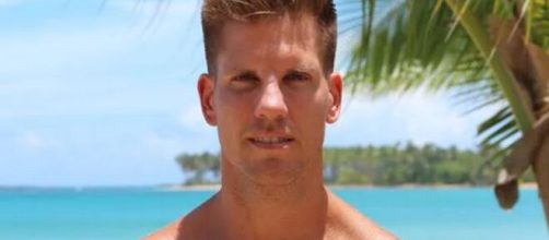 Carlos, tentador en 'La isla de las tentaciones', detenido por un presunto delito de abuso sexual a una joven (Twitter @Telecincoes)