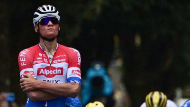 Mathieu Van der Poel, la vittoria a Gualdo Tadino nella Tirreno - Adriatico.