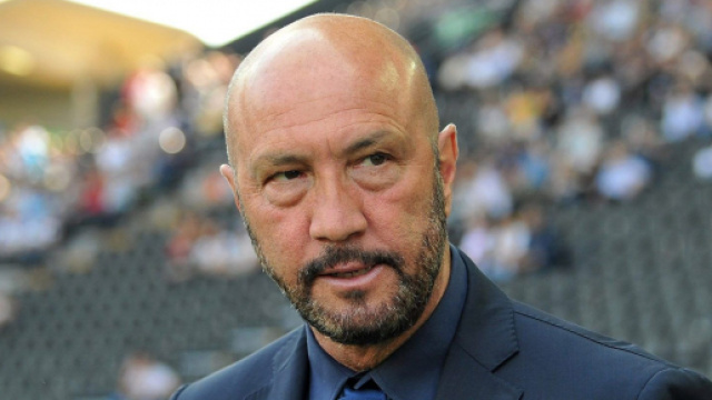 Walter Zenga si &egrave; vaccinato a Dubai con il preparato cinese della Sinopharm.