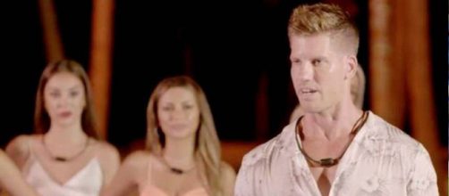 Carlos, soltero de 'La isla de las tentaciones' fue detenido por un presunto delito de abuso a una mujer Twitter @telecincoes)