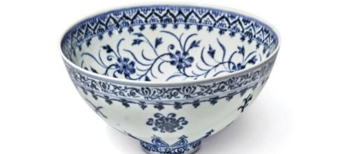 Una imagen del cuenco de la dinast&iacute;a Ming (Twitter @DiariodeYucatan