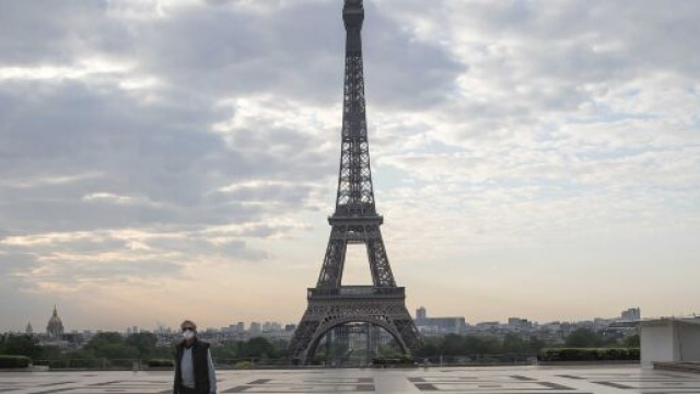 Covid-19, Francia di nuovo in lockdown in 16 dipartimenti.