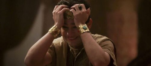 Dnin-Sim se desespera com morte injusta em 'G&ecirc;nesis' (Reprodu&ccedil;&atilde;o/Record TV)