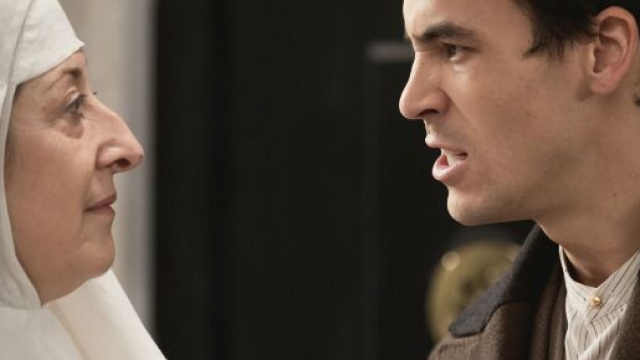 Una vita, trame Spagna: Ursula apprende che Santiago &egrave; un impostore.