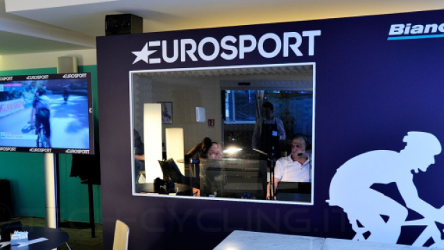 Il passaggio di Aiello dagli studi di Eurosport alla nettezza urbana.