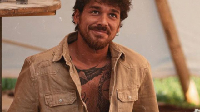 L'Isola dei Famosi, il cast: Andrea Cerioli riserva, Fariba e Ubaldo Lanzo 'parassiti'.