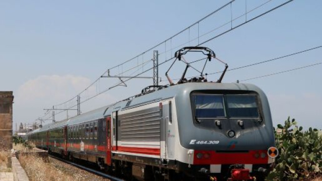 Lecce, corpo senza vita sul tetto di un treno: &egrave; di un 17enne scomparso da Piacenza.
