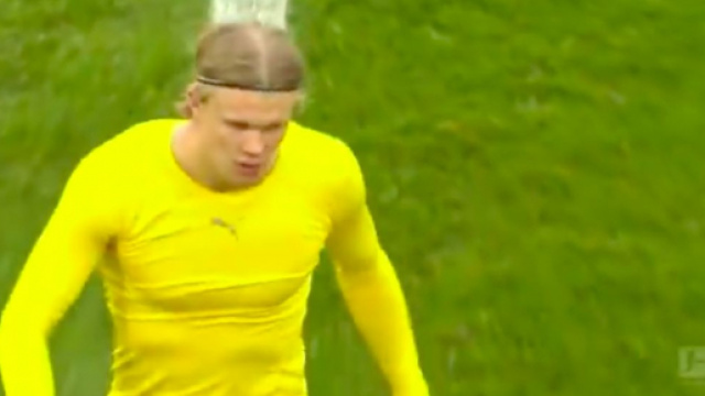 Erling Haaland pris pour cible apr&egrave;s son &eacute;change de maillot - Photo capture d'&eacute;cran vid&eacute;o