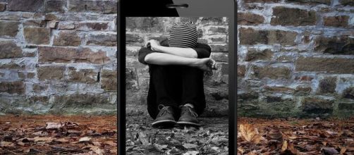 Cyberbullying among young people is a severe problem on social media (Image source: Un-perfekt/Pixabay)