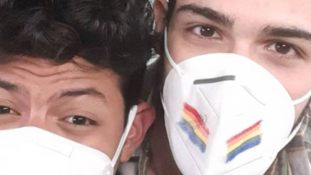 Jean Pierre Moreno e il suo compagno nel giorno in cui il video della loro aggressione &egrave; diventato virale.