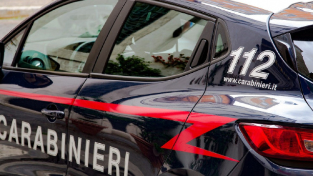 Taranto, accoltella la moglie e la suocera, poi si toglie la vita.
