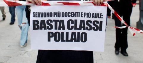 Torino, gli studenti manifestano in Piazza Castello con 95 tesi per riformare la scuola