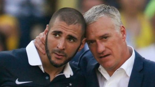 Didier Deschamps et Karim Benzema en &eacute;quipe de France - photo https://twitter.com/RAM0SSSS/status/1374122431284183042