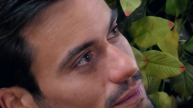 Pretelli, polemiche sulla mamma Margherita per aver postato foto dell'ex compagna Romero.