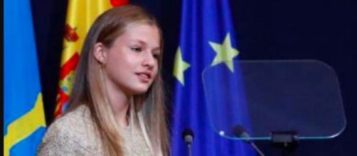 La princesa Leonor hizo un peque&ntilde;o recorrido por el fondo bibliogr&aacute;fico del Instituto Cervantes (Instagram, @casarealdeespana)